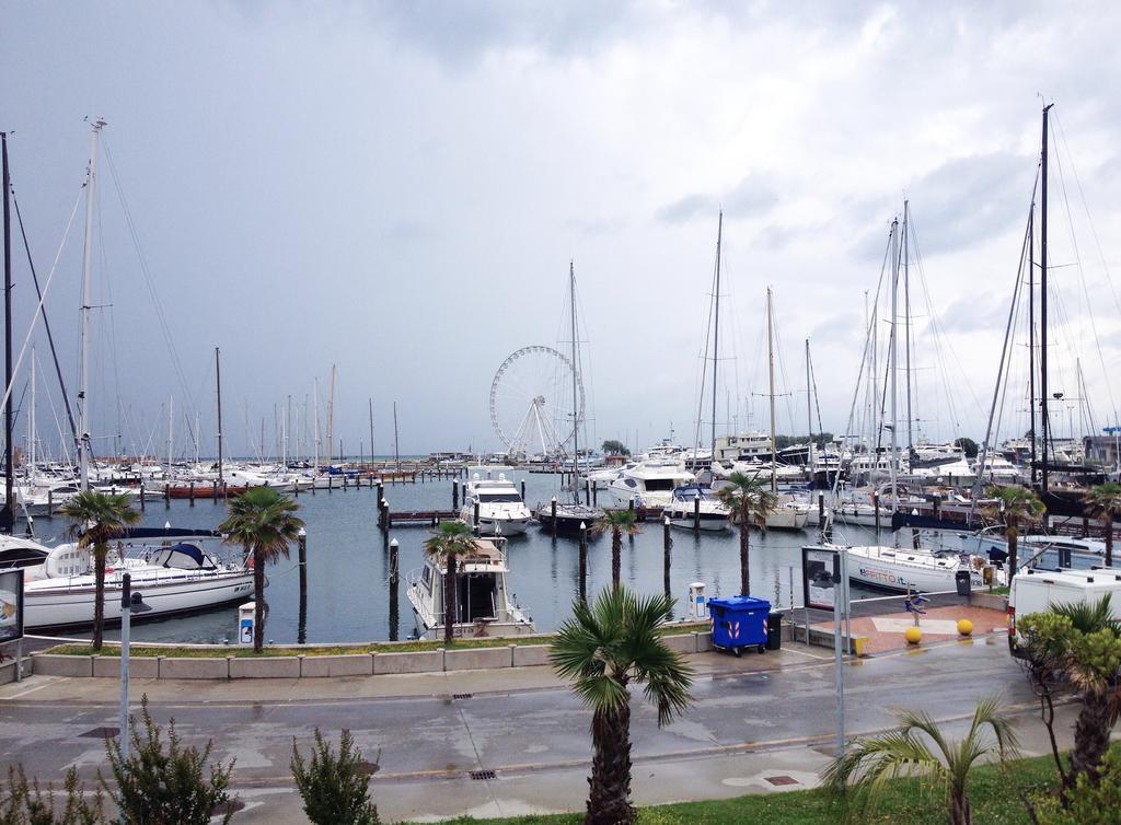 Appartamento Laura A 2 Passi Dal Mare Rimini Luaran gambar